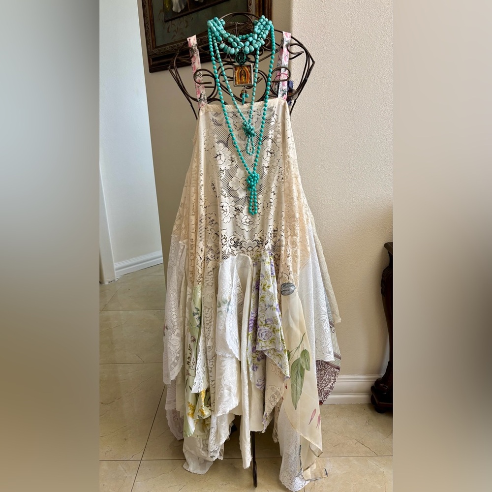 Magnolia Pearl Bohemian Style Lace and Floral Dress